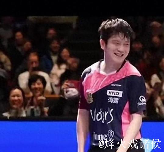 樊振东遭德迷狂热追捧！现场唱《真的爱你》