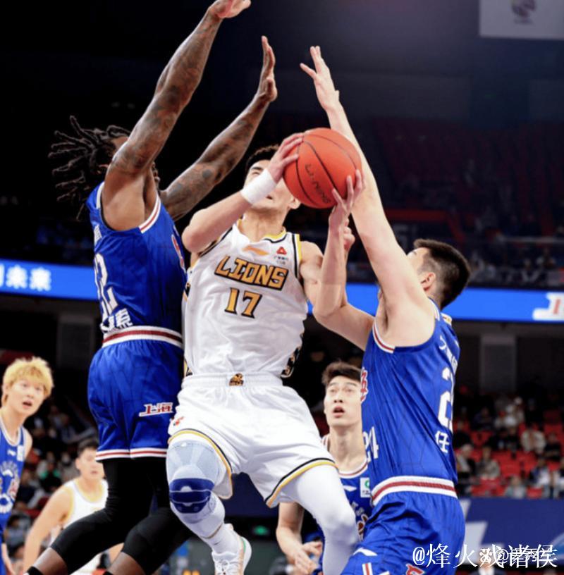 弗格35分辽宁胜广州 王哲林20分上海负天津